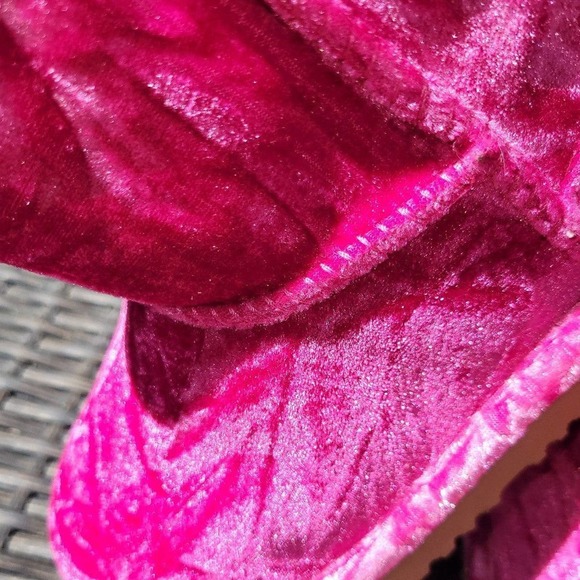 Ugg crushed velvet pink short girls boots size 5 - Picture 3 of 8